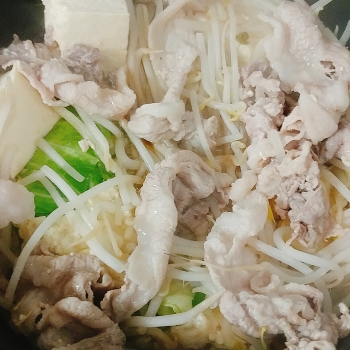 キャベツ　豚肉　豆腐　もやしの白だし鍋